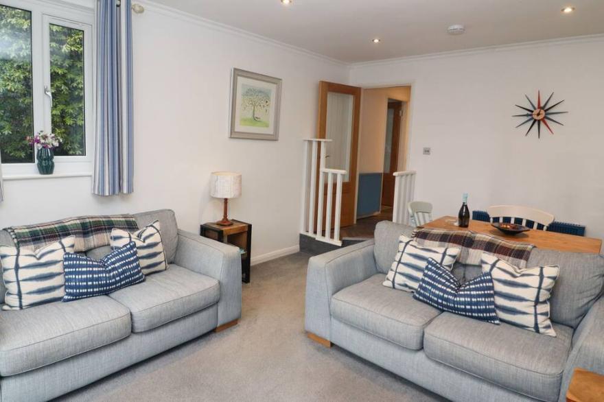HELM CRAG, pet friendly, with a garden in Grasmere