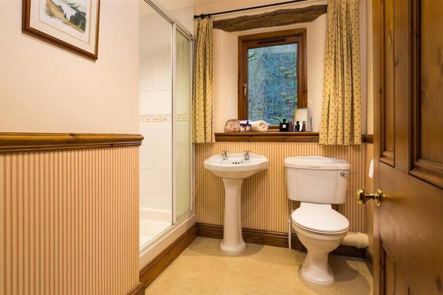 RIVERSIDE, family friendly, with open fire in Troutbeck