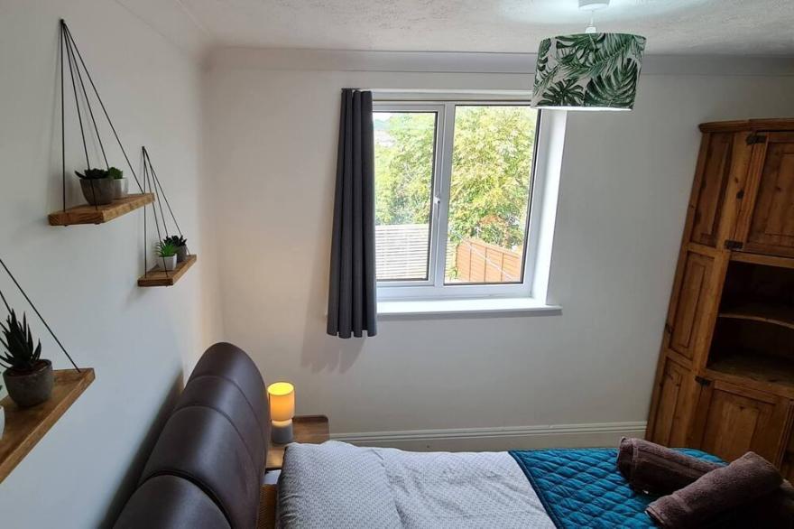 Cosy cornish dog friendly cottage, 5 mins from beach