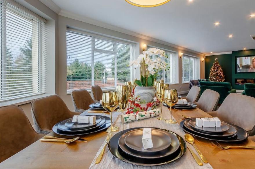 5 bedroom accommodation in Penicuik
