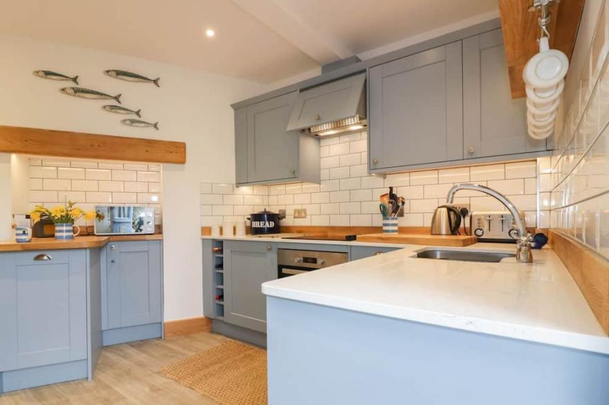 4 ELM TERRACE, family friendly, with a garden in Mevagissey