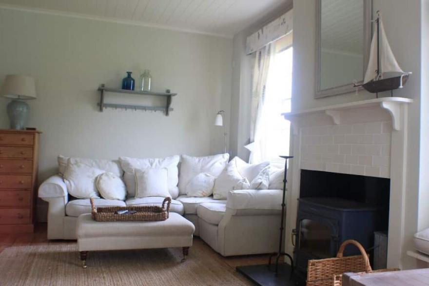 Pointside - Three Bedroom House, Sleeps 8