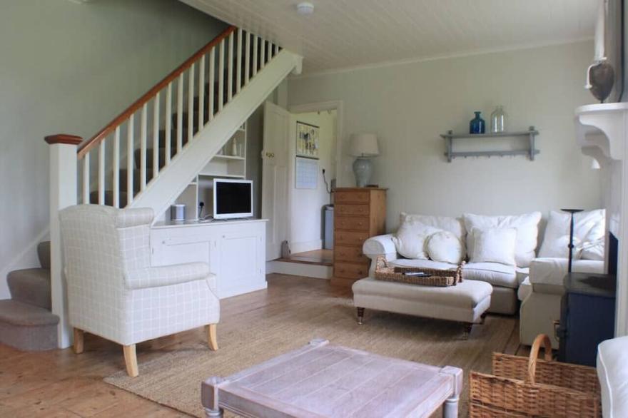 Pointside - Three Bedroom House, Sleeps 8