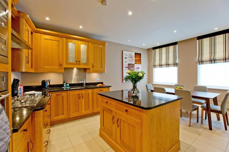 Stunning 3 Bedroom Mews House Near Hyde Park
