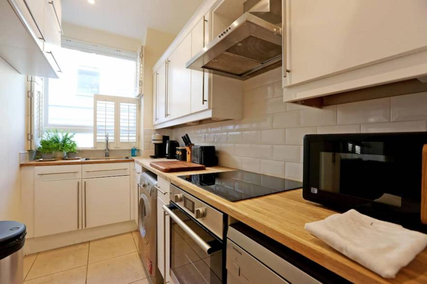 Three Bedroom Mews House Earls Court