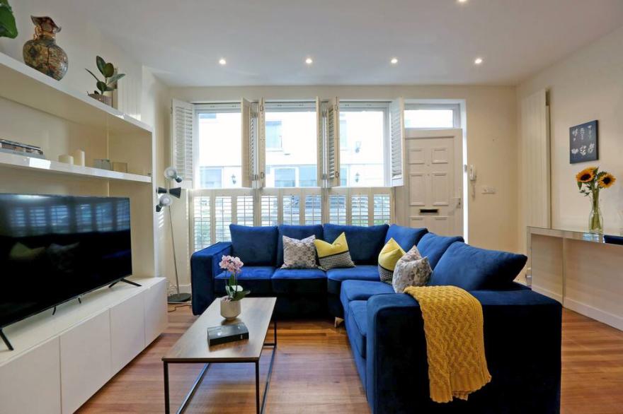 Three Bedroom Mews House Earls Court