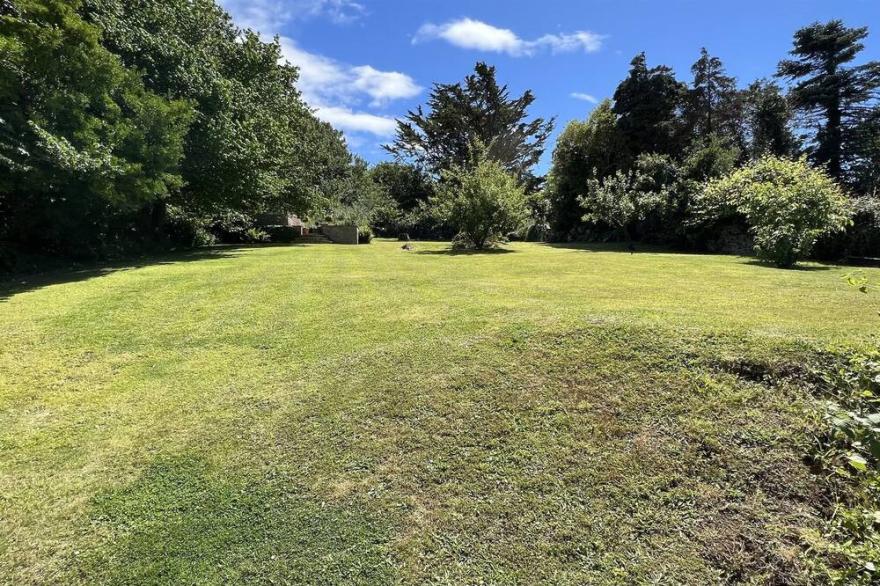 Sweets Cottage - 5 Bed | Hot Tub* | Large Garden