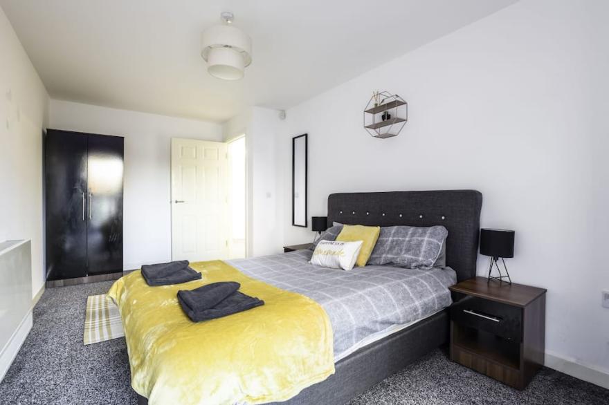 Cozy home with Large Balcony, Coffee machine and free parking