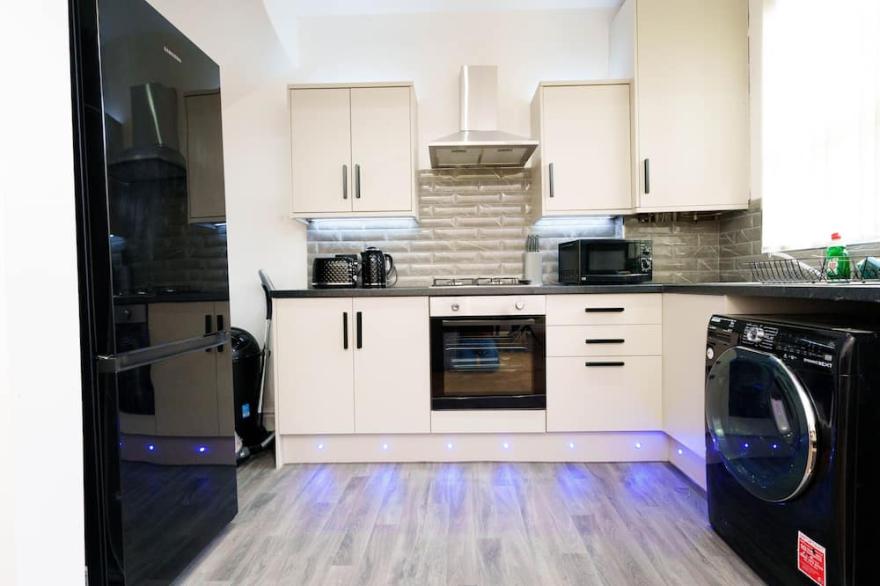 Refurbished 3-bed house in superb location, Leeds
