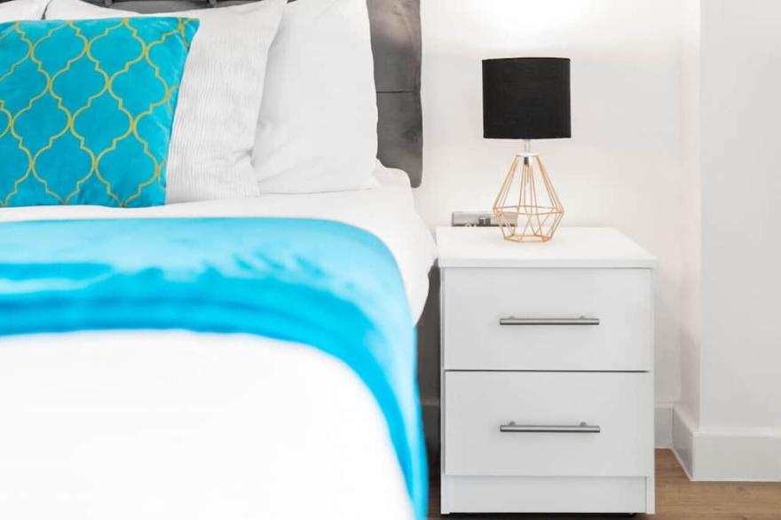 Luxury Two Bed Apartment - JQ - Secure Parking
