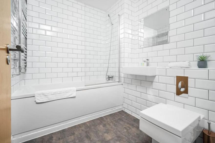 Luxury Two Bed Apartment - JQ - Secure Parking