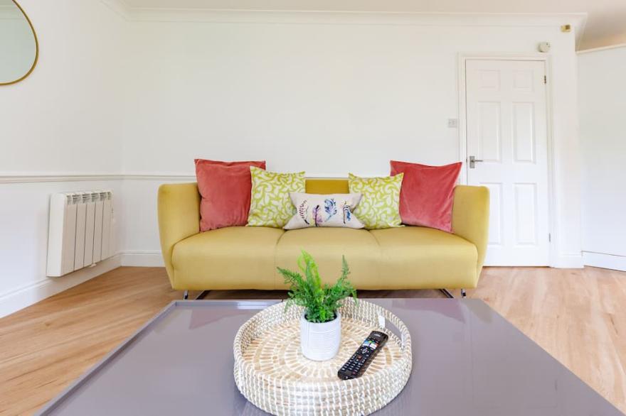 Lovely 2-bedroom apartment in heart of city!