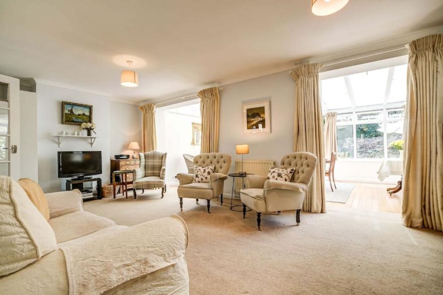 High Trees Blenheim View I WoodstockI Cotswolds holiday cottageI sleeps 5