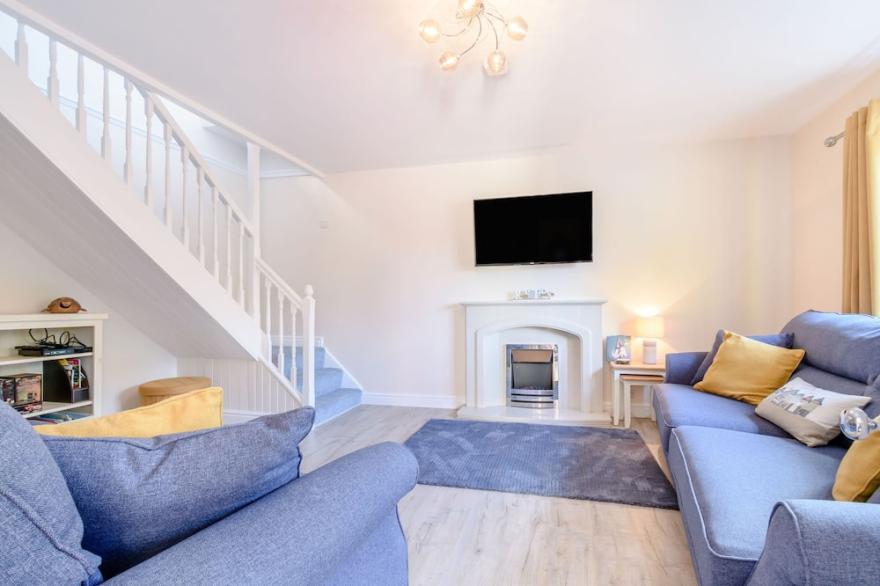 THE COACH HOUSE, character holiday cottage in Scarborough