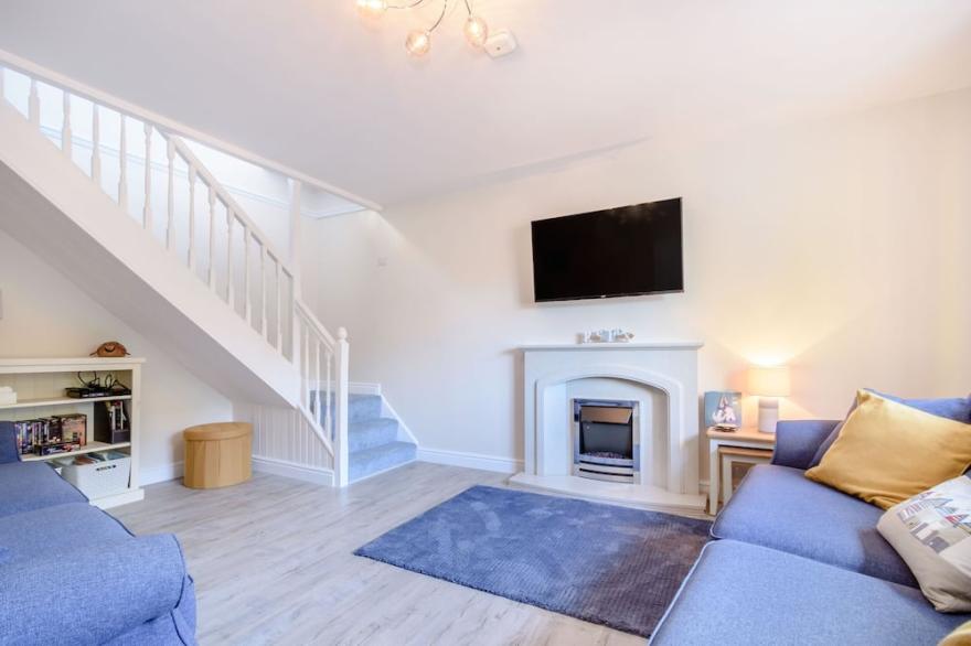 THE COACH HOUSE, character holiday cottage in Scarborough