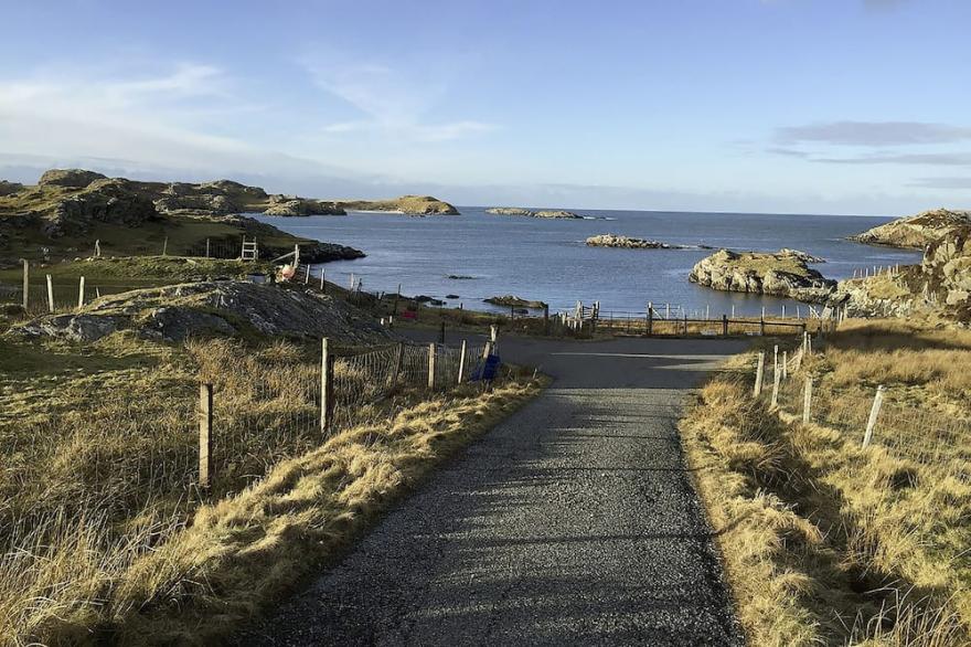 Lovely Holiday Home with wonderful sea views in peaceful, sheltered location
