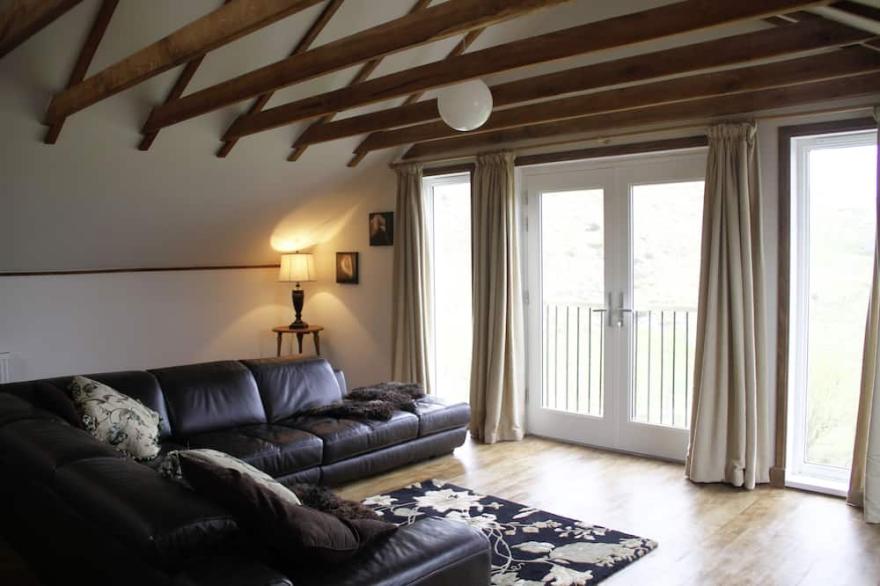 Lovely Holiday Home with wonderful sea views in peaceful, sheltered location