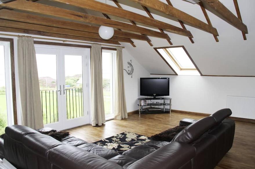 Lovely Holiday Home with wonderful sea views in peaceful, sheltered location