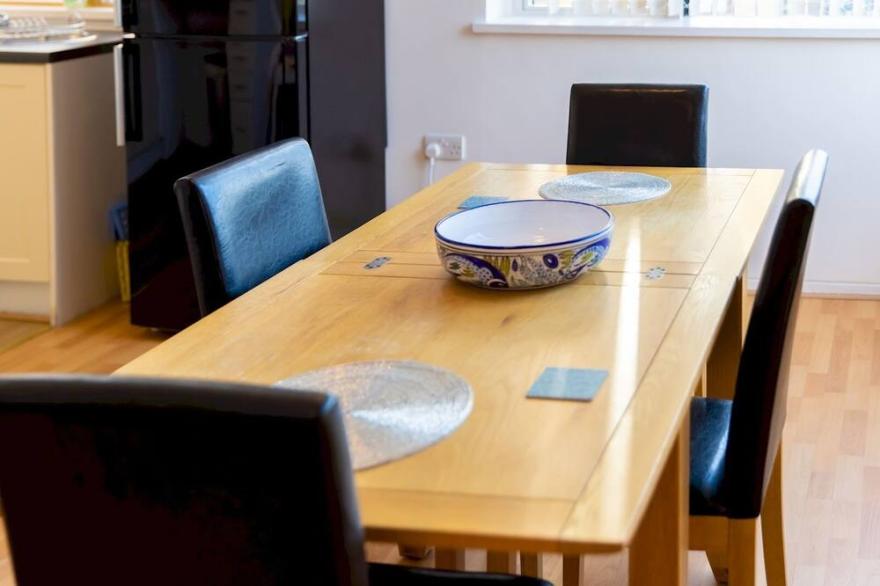 Pass the Keys | Royal Docks One Bedroom Apartment