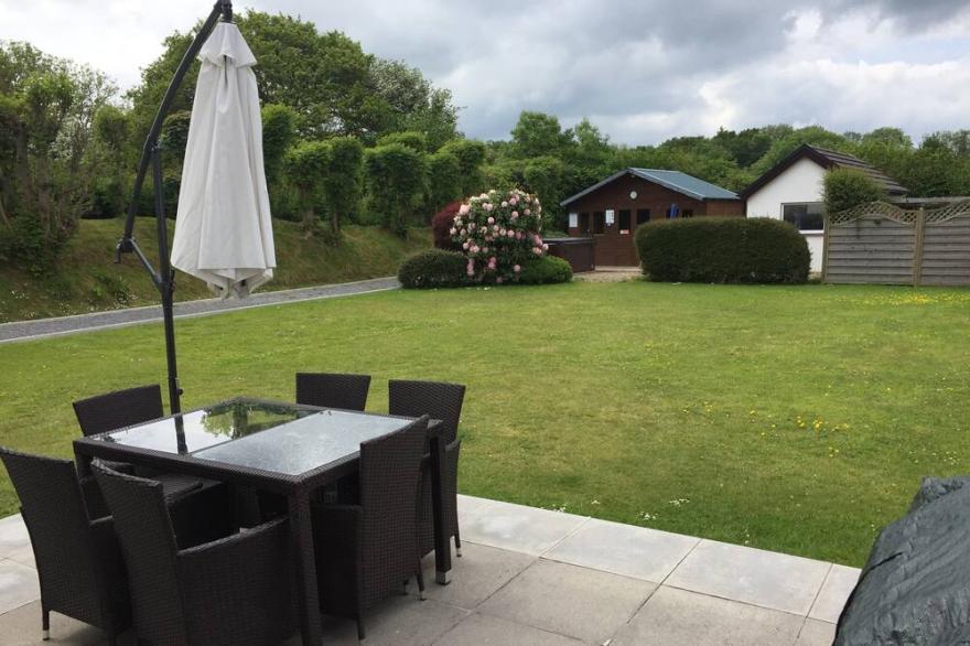 3 Bed Cottage with Hot Tub &  Near New Quay, Wales