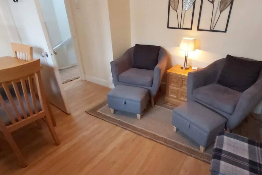 Atholl Rd Self Catering - 127 Central Location