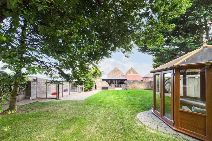 5 bedroom accommodation in Flamborough