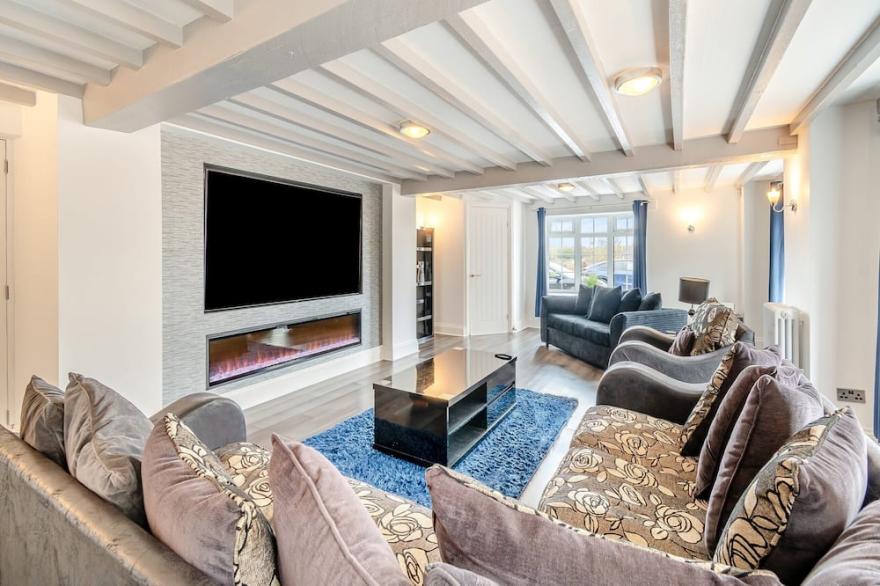 5 bedroom accommodation in Flamborough
