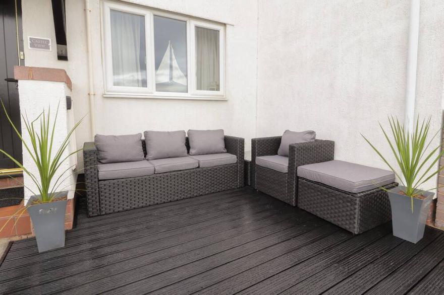 CASTLE VIEW, pet friendly, country holiday cottage in Deganwy