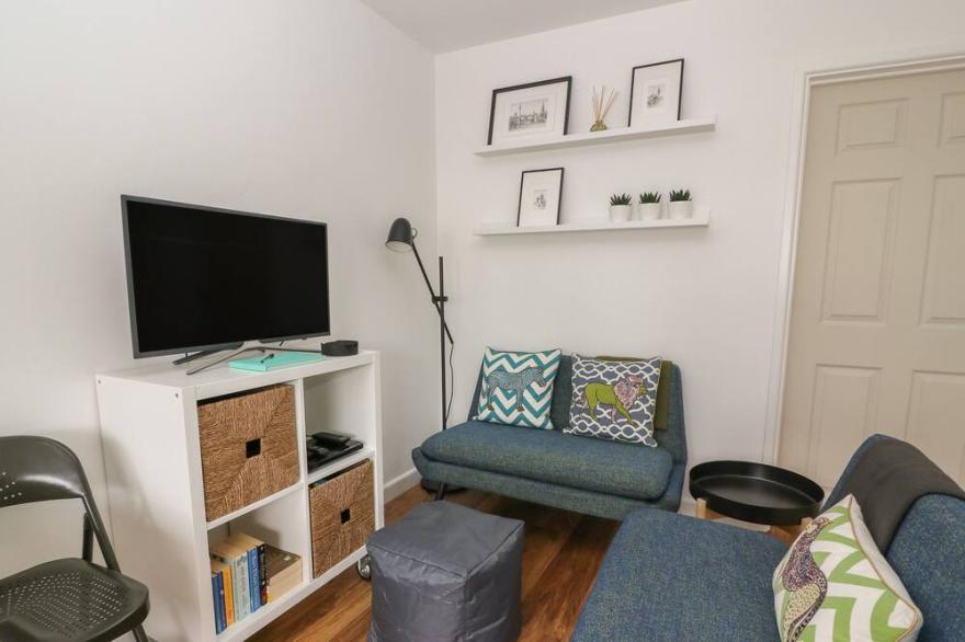 CEI BACH, pet friendly, country holiday cottage in New Quay