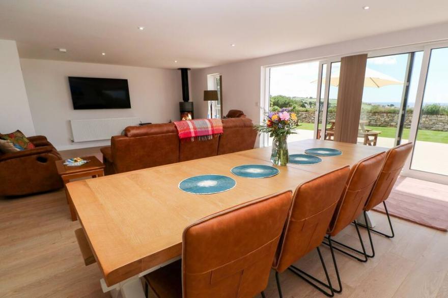 ATLANTIC VIEW, pet friendly, country holiday cottage in Germoe