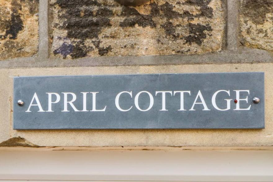APRIL COTTAGE, pet friendly, character holiday cottage in Cross Hills