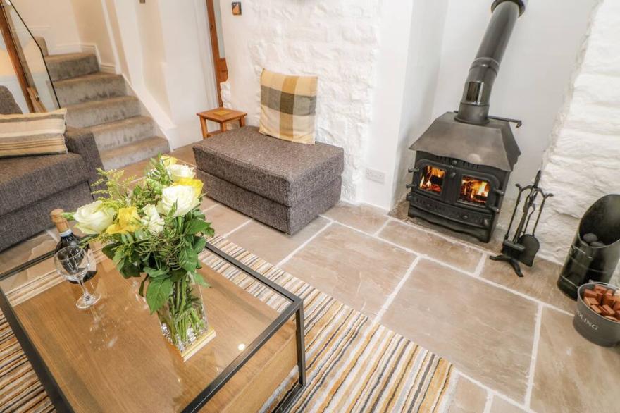 A D COACH HOUSE, pet friendly, character holiday cottage in Reeth
