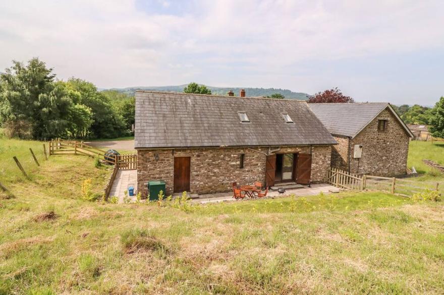 THE BARN, pet friendly, with a garden in Abergavenny