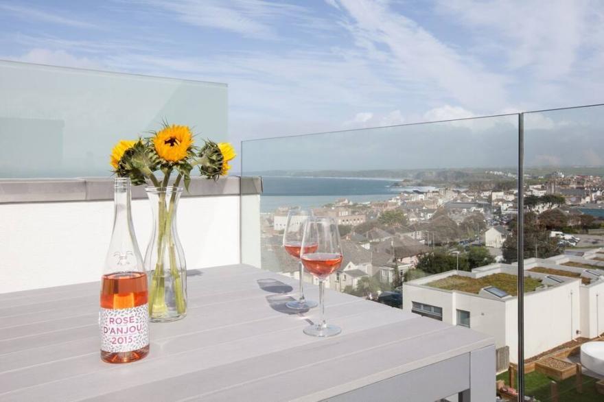 NUMBER 5, pet friendly, with a garden in Newquay