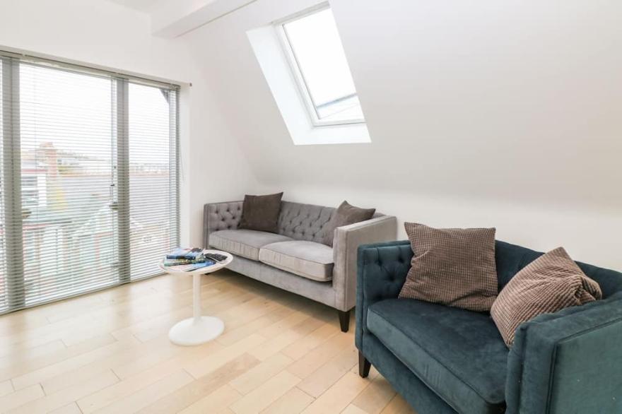 NUMBER 5, pet friendly, with a garden in Newquay