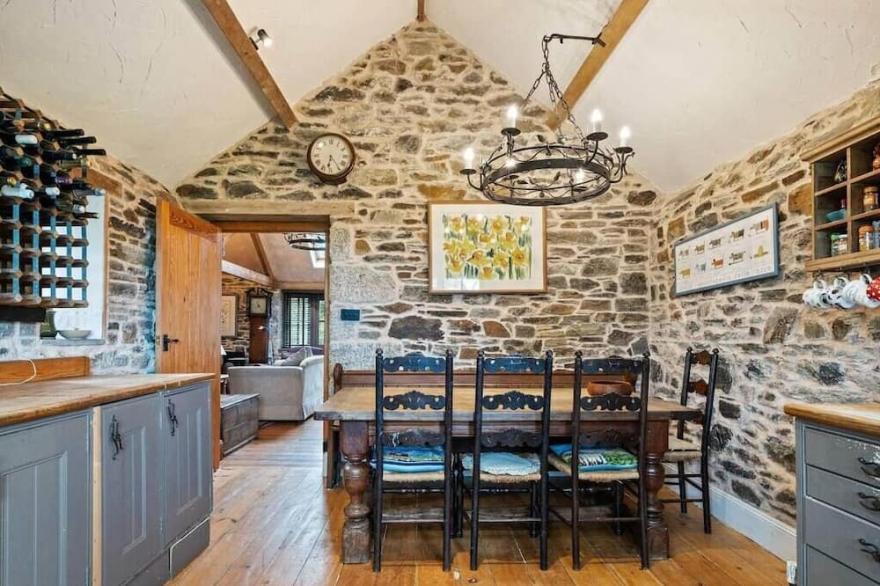 Tranquil Barn Conversion in Helford Passage, Nr Falmouth