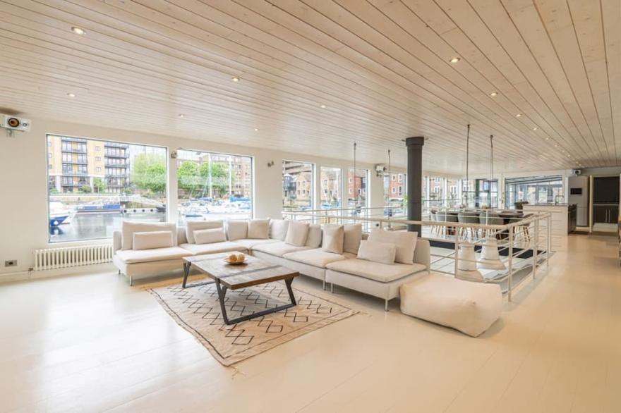 Stunning 5-bed boathouse on the River Thames, in East London
