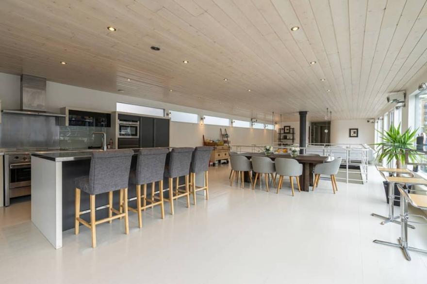 Stunning 5-bed boathouse on the River Thames, in East London