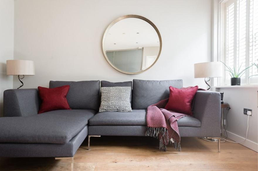 The Escalier Mews - Stunning 3BDR Mews Home Flooded with Natural Light