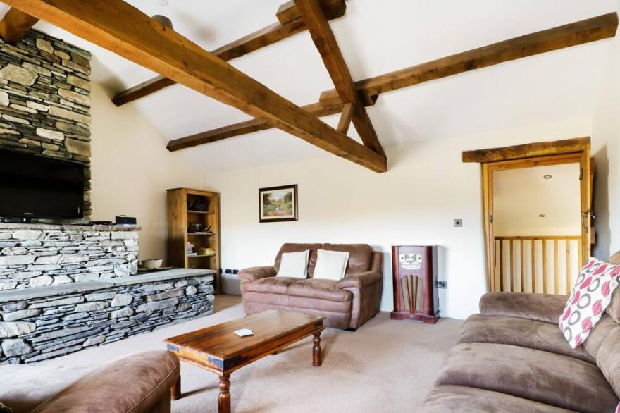 SCALES COTTAGE, pet friendly, character holiday cottage in Lorton