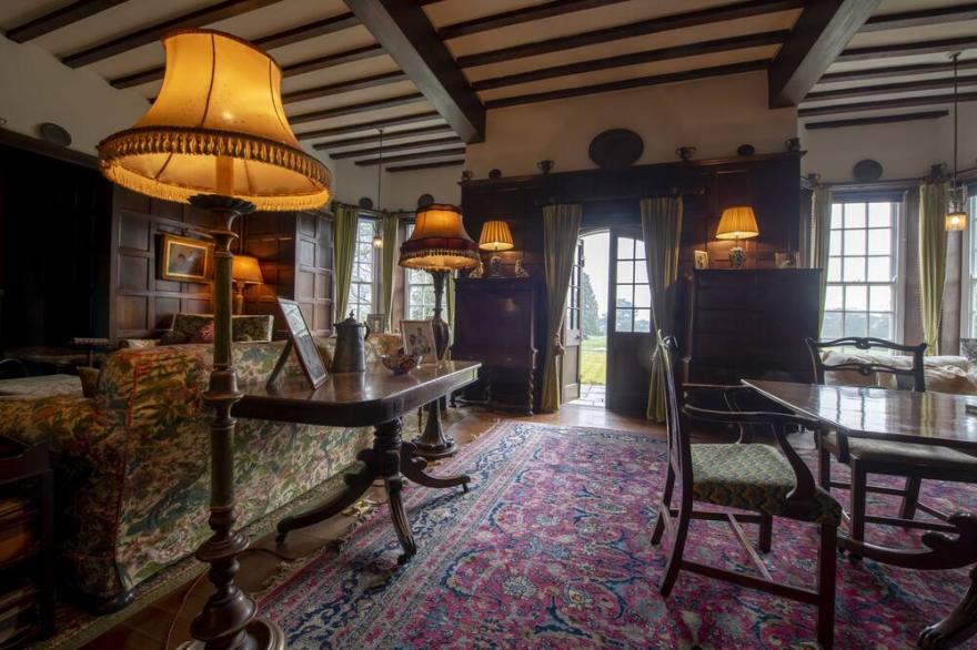 A handsome blend of Georgian and Victorian architecture, Upper Helmsley Hall will transport its gues