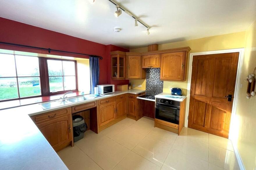 Pass the Keys | Beautiful Rural 3BR Cottage with Stunning Views
