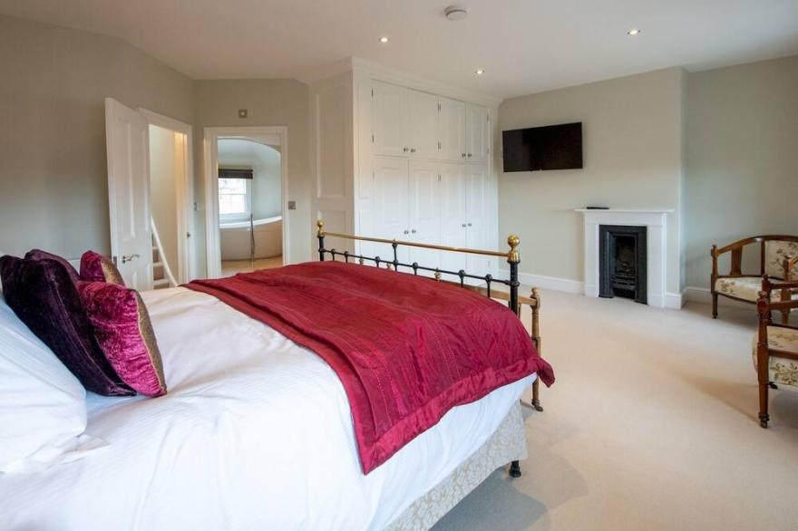 Pass the Keys | Stunning Georgian town house in the centre of town