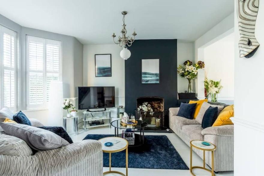 Pass the Keys | Stunning 2BR house with garden