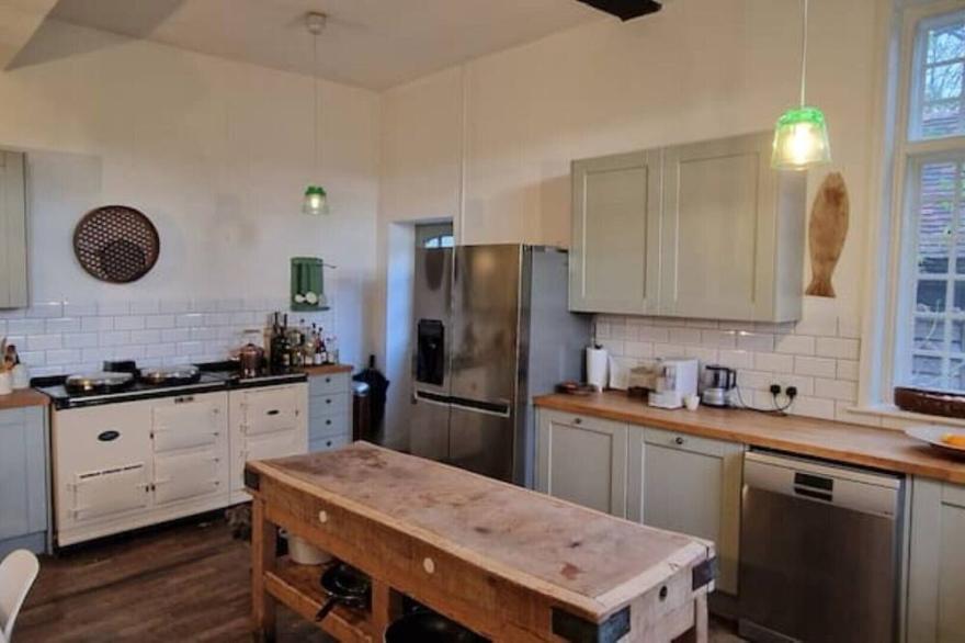 17th Century Country Manor House - 15 mins Gatwick, 40 mins London