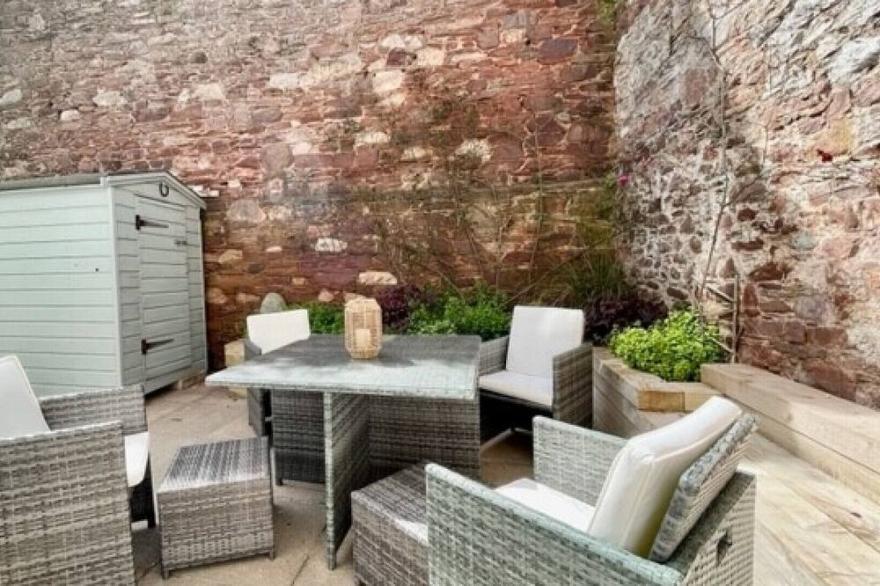 The Courtyard - sleeps 8 - in Kingsand - nr beach