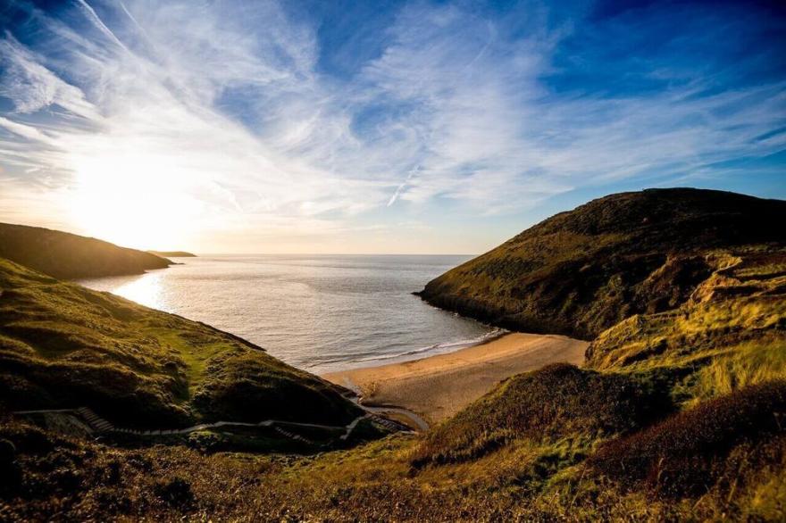 Cow Shed Cottages -3 miles to Aberporth Beach