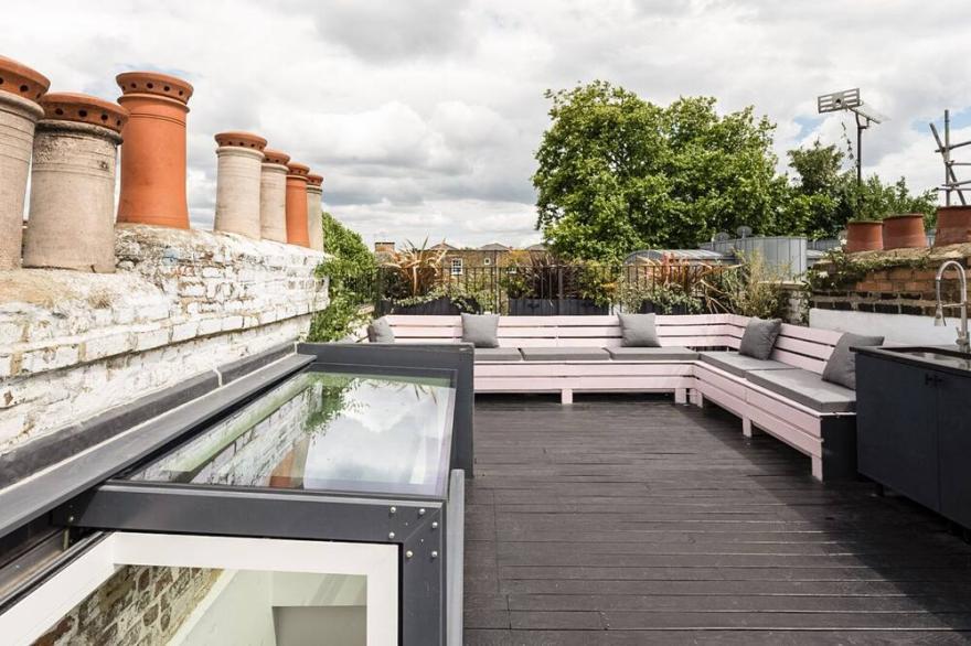 Stunning townhouse with large roof terrace