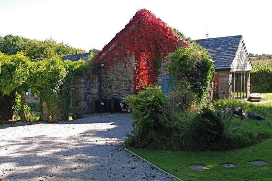 Kerriers Barn, Natural, Peaceful, Private hot tub, Mid Cornwall