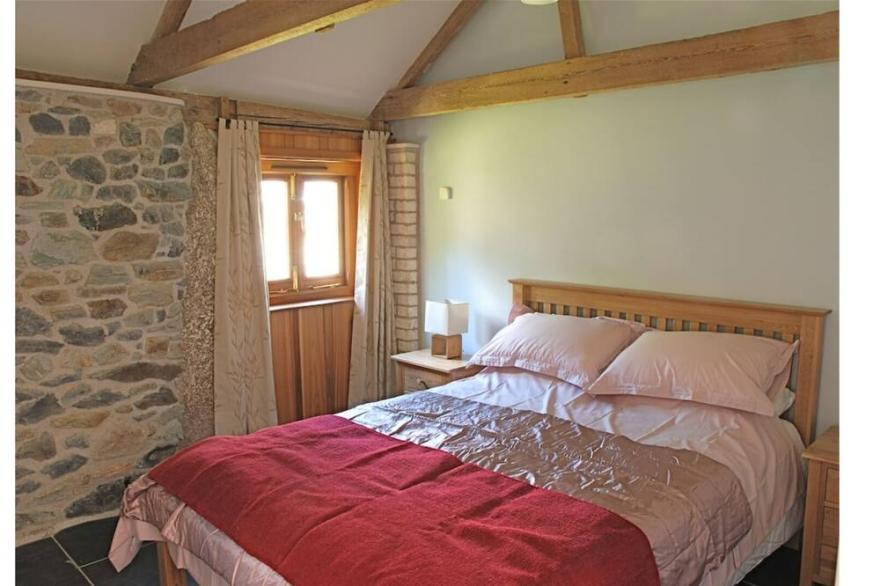 Kerriers Barn, Natural, Peaceful, Private hot tub, Mid Cornwall